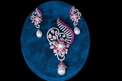 Velvet Glow Pendant Set By Khaitan Jewels