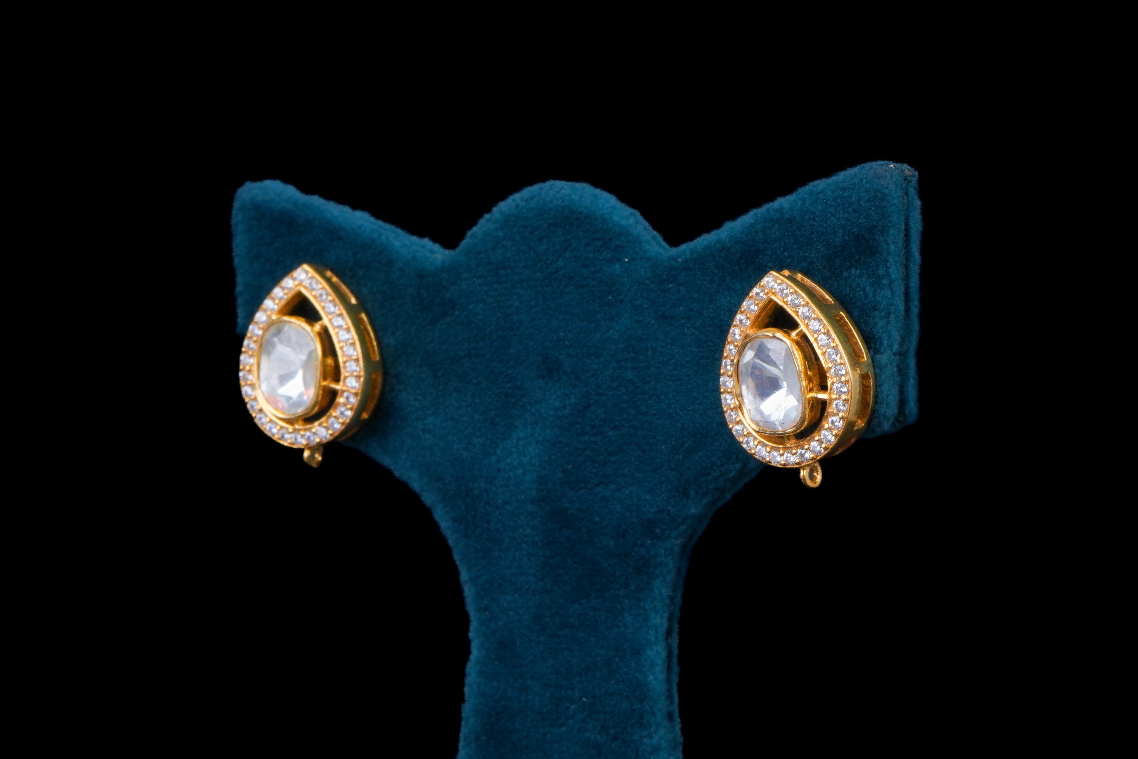 Luxe Polki Pendant Set by Khaitan Jewels