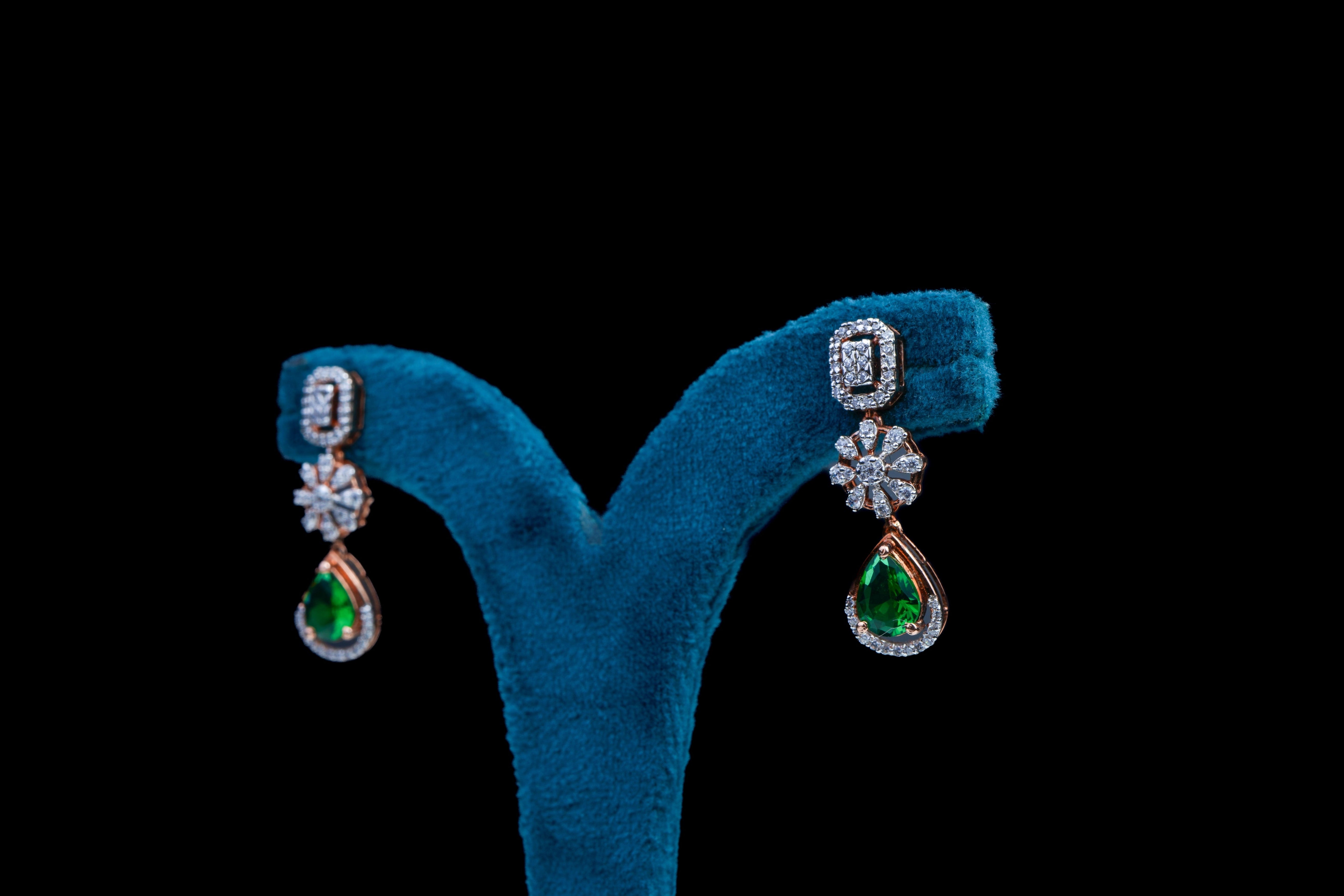 Evergreen Glow Diamond Necklace Set By Khaitan Jewels